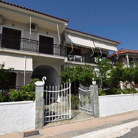 Mega Apartments Tirós エクステリア 写真